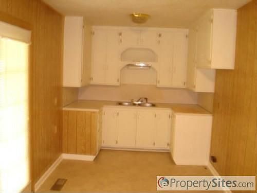 3rd image of 4005 SE 12th St