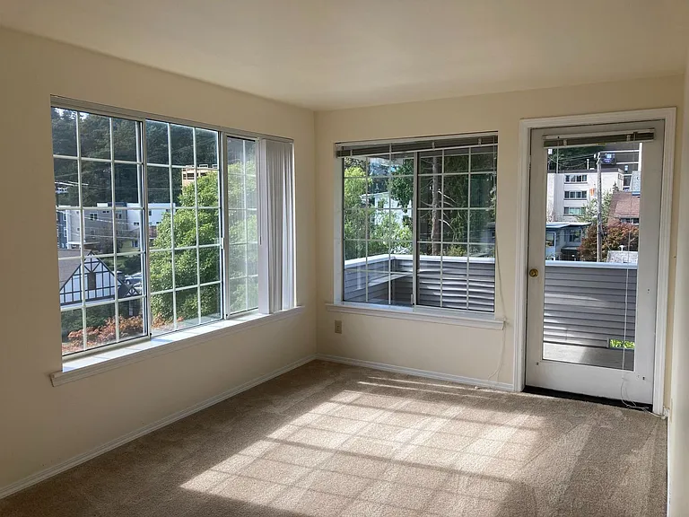 5307 Live Close To University Village And Uw! — Photo 16