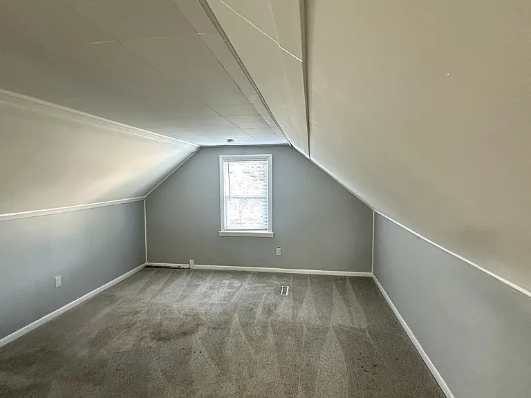 1720 Kilburn Ave — Photo 9