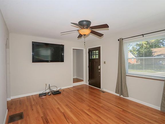 4th image of 8467 Darnell Ave