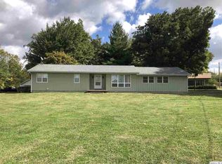 402 N Chestnut St, Versailles, IL 62378