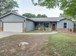 122 E Maunalua Dr, Bastrop, TX 78602