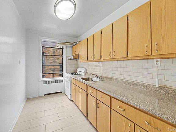 4th image of 14416 35th Avenue #6A