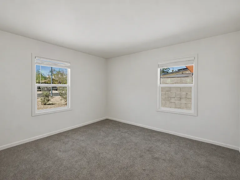 1005 E Mariposa St — Photo 15
