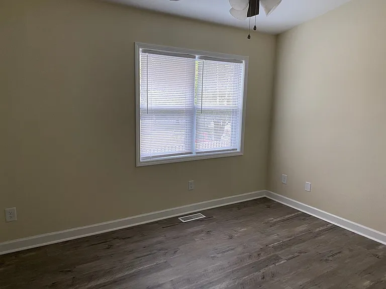 4918 Franklin Ave — Photo 7