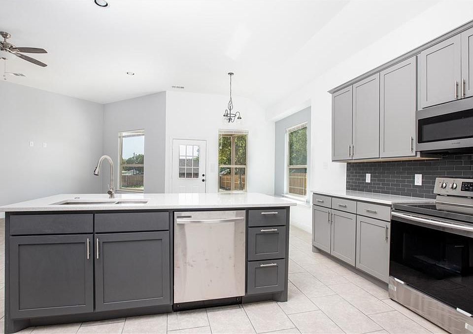 1st image of 2806 Baskin Dr