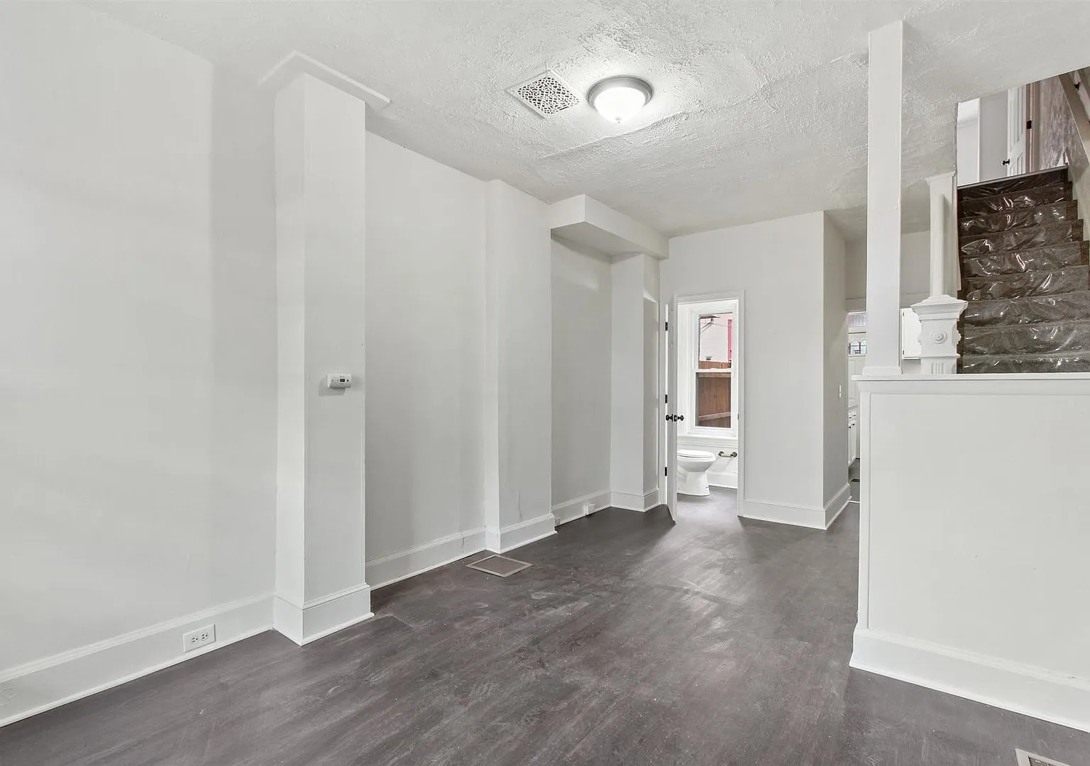 Bright 2 Bedroom, 1.5 Bath Home - 1/2 Off First Month's Rent! — Photo 4