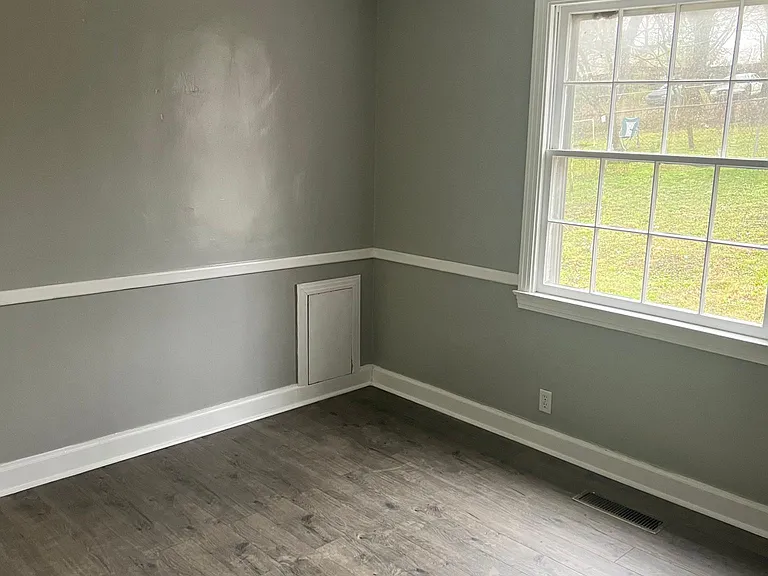 405 Chadwell Dr — Photo 4