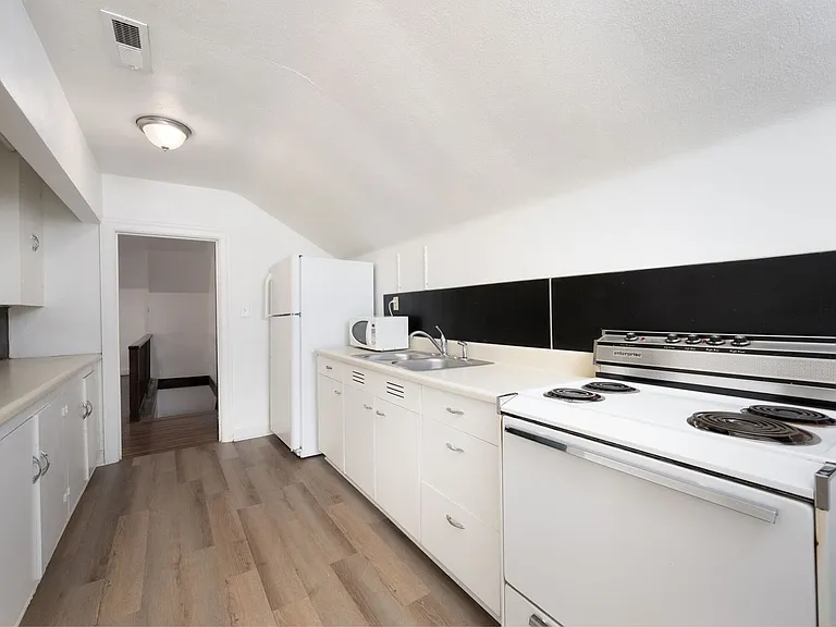 1501 Clayton Ave #B — Photo 14