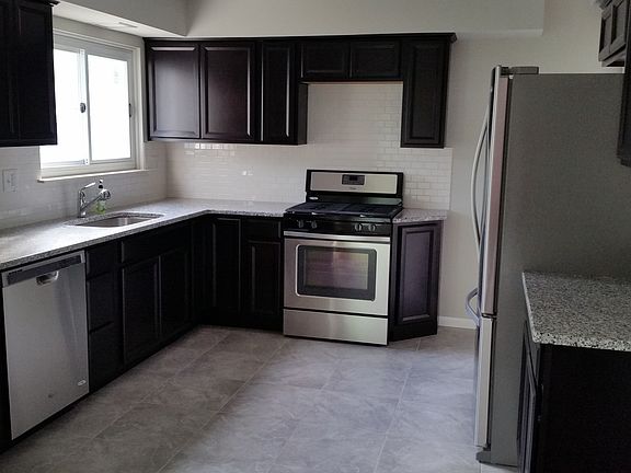 3rd image of 1344 Fontaine Ave