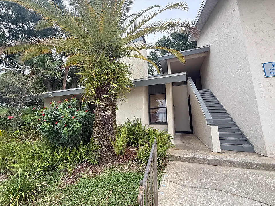 2040 San Marcos Dr #202