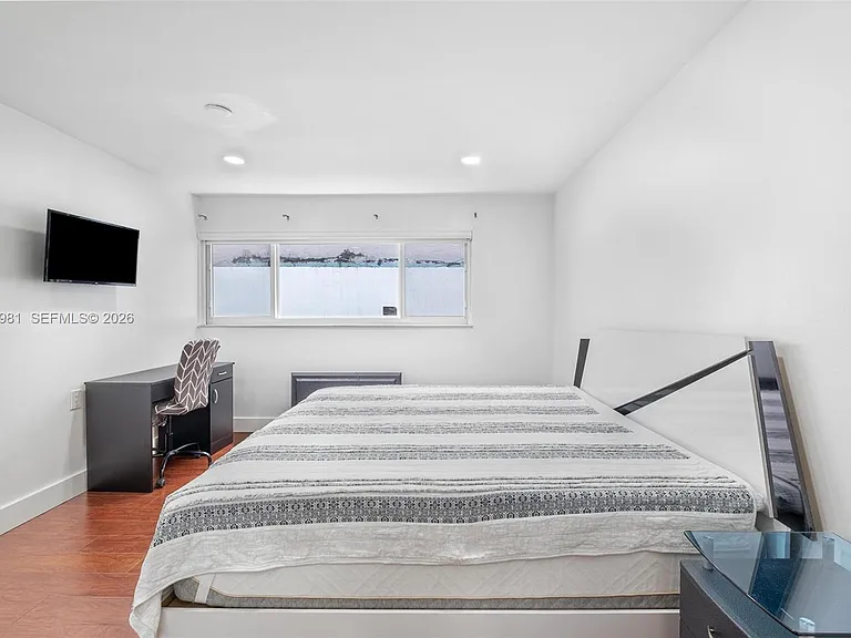 2430 SW 22nd Ter — Photo 21