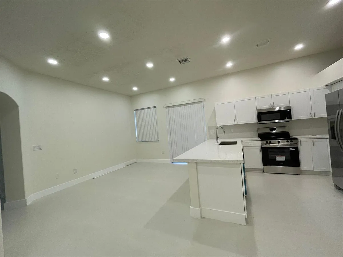 Building Photo - 1806 NW 98th Ave