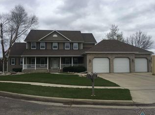 6816 W Honeysuckle Ct, Sioux Falls, SD 57106