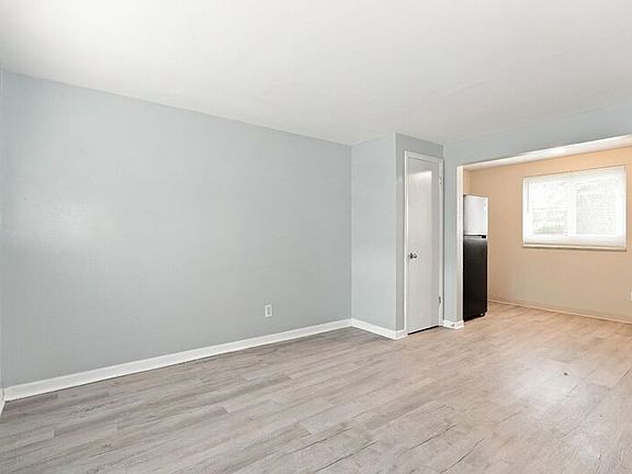 3rd image of 139 Stevens Ave