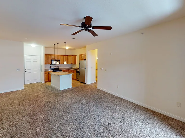 Delafield Lakes Apartments — Photo 21