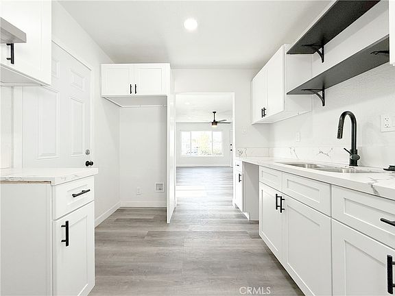 5th image of 718 E 103rd Pl