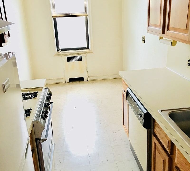 1st image of 16710 Crocheron Ave APT 4P