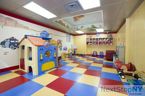 Rented by NextStopNY | media 17