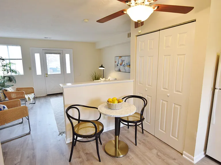 1271 Summit Street, photos of townhouse while it was staged