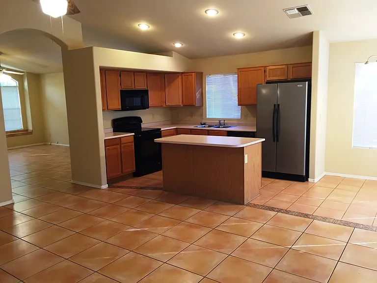 741 W Hackamore St — Photo 7