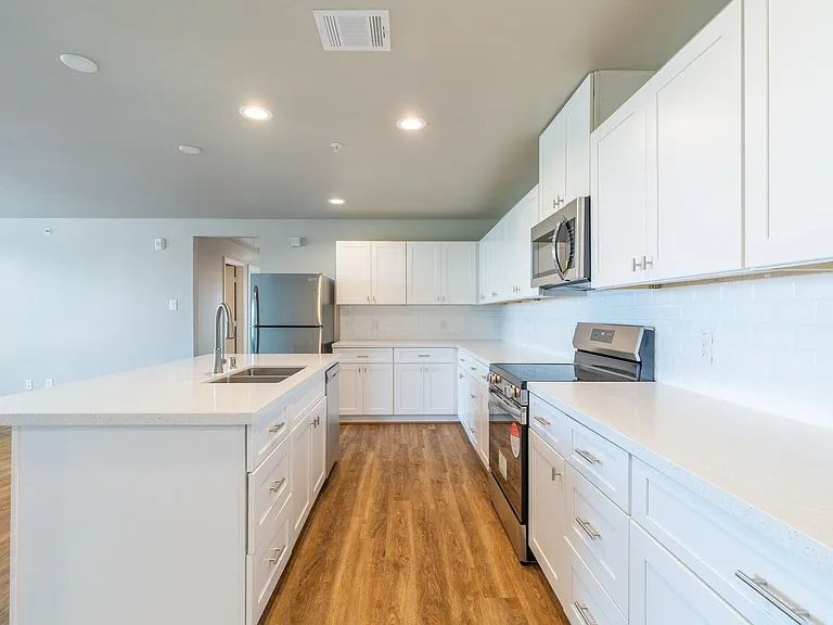 219 Park Place Cir #D — Photo 9