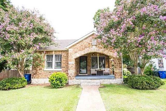 410 Gilbert Ct