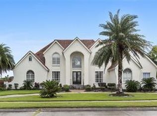 6011 Eastover Dr, New Orleans, LA 70128
