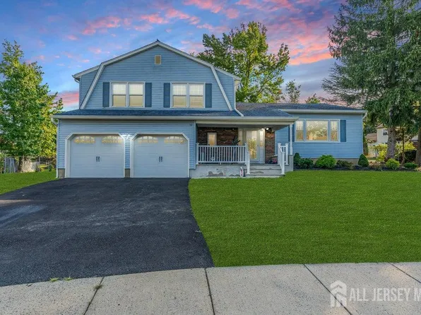 10 Oberlin Ct, Edison, NJ 08820