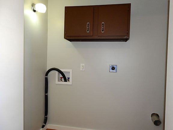 5th image of 675 Lynn St