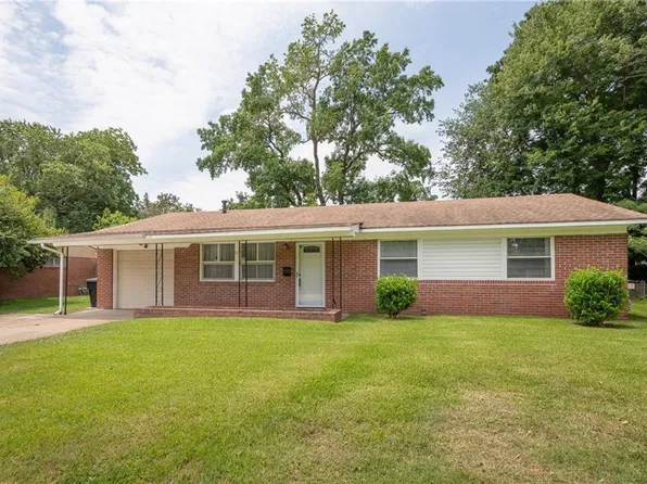 221 S Plaza Trl, Virginia Beach, VA 23452