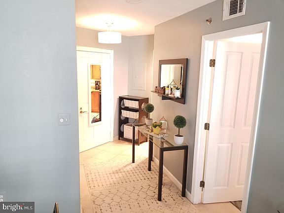 5th image of 601 Pennsylvania Ave NW APT 703