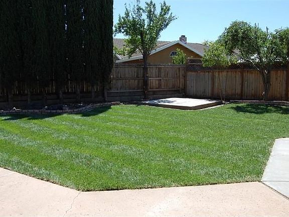 4th image of 1730 Camellia Dr