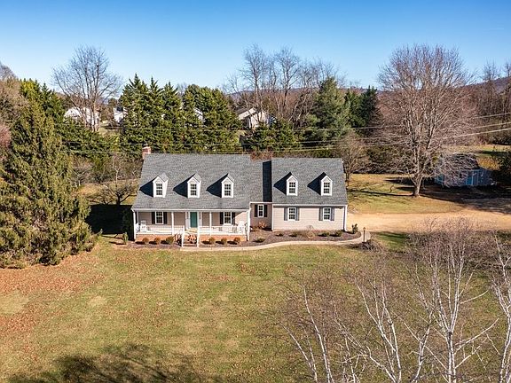 5th image of 76 Heritage Dr