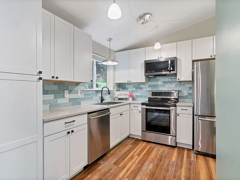 1132 S 22nd Ct — Photo 5