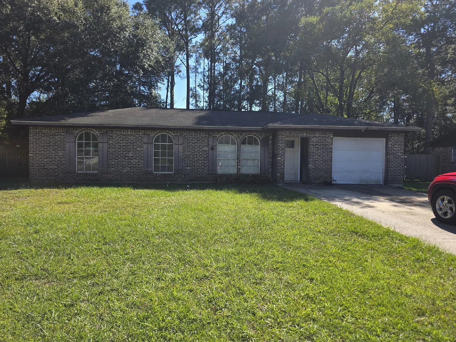 3 bed, 1.5 bath, 1025 sqft, $1,600 — Photo 1