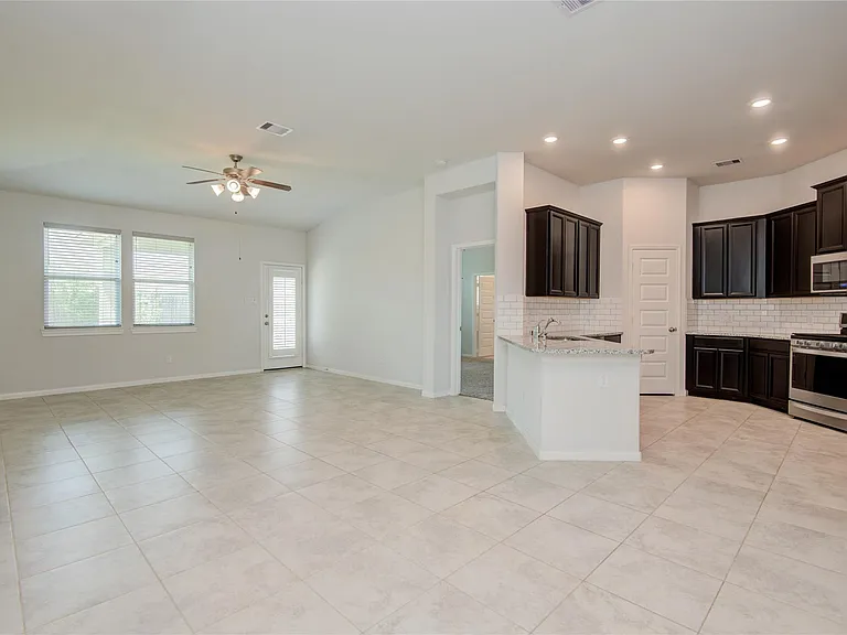 2425 Temple Crag Dr — Photo 11
