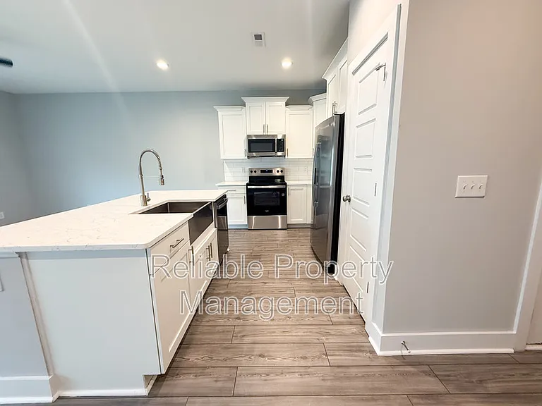 26 Laird Dr — Photo 3