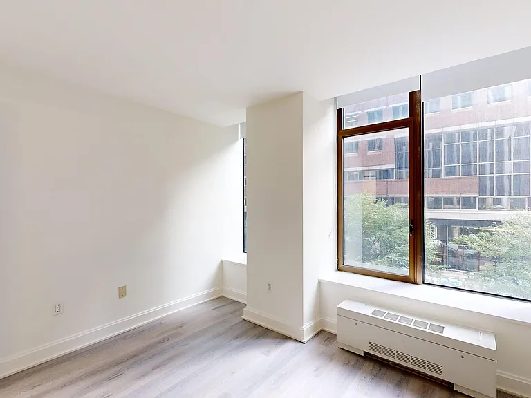 10 Hanover Square — Photo 106
