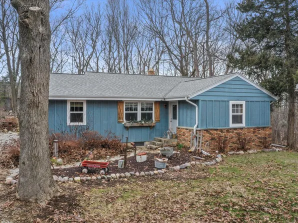 N60W25699 Walnut ROAD, Lisbon, WI 53089