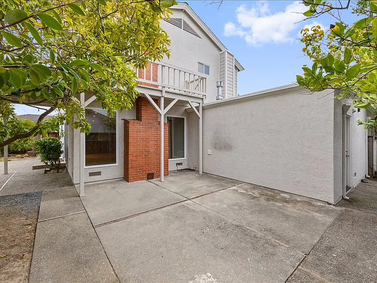 2740 Saint James Rd — Photo 43