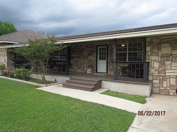 2nd image of 1200 Willow Ln