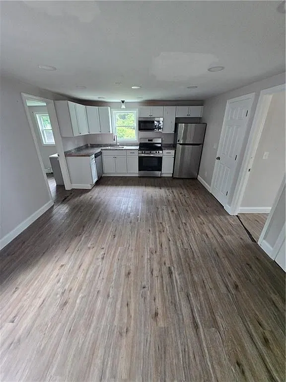 3 bed, 1.0 bath, 1250 sqft, $2,500 — Photo 2