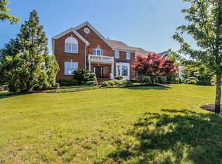 60 Hills Dr, Belle Mead, NJ 08502