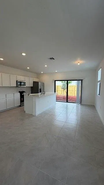 3 bed, 1755 sqft, $2,580 — Photo 2