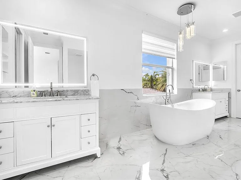 4707 SW 195th Ter — Photo 58