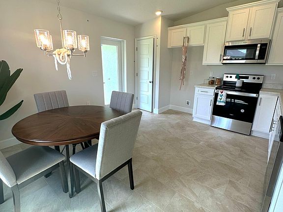 4th image of 1280 SE Canfield Cir SE