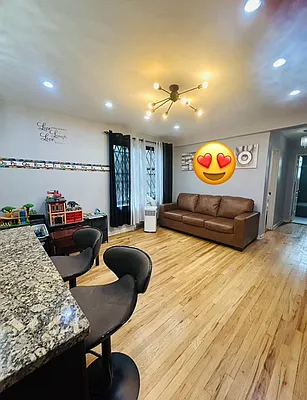 Sold by Dom Realty | media 26