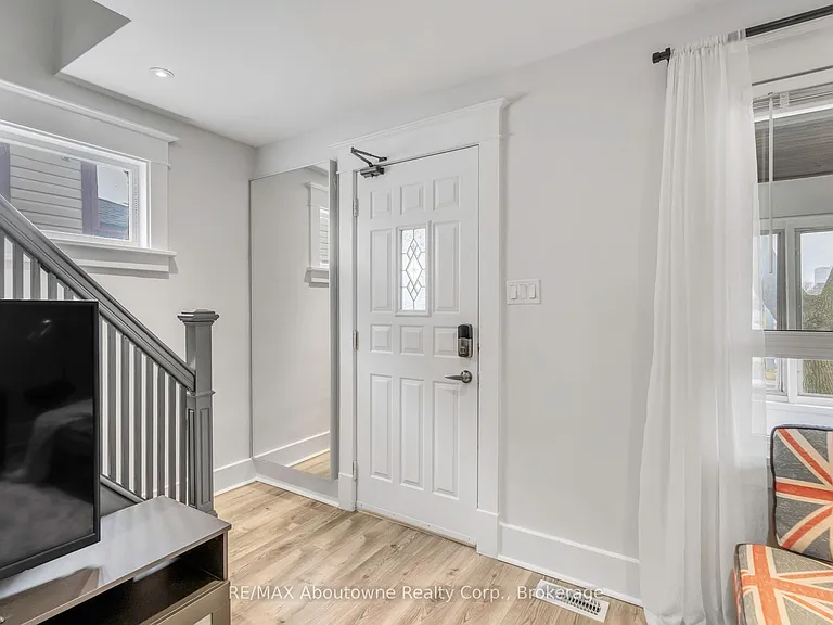 5111 Kitchener St — Photo 2