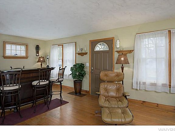 3rd image of 220 California Dr
